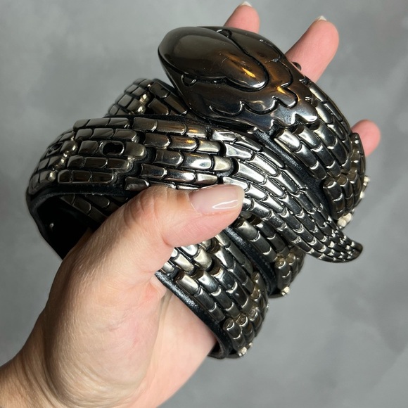 Vintage snake belt featured in Chasing Unicorn outfit boho/ western aesthetic - Picture 4 of 12